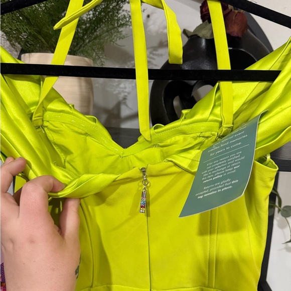 Johnny wujek Green Off-Shoulder Ruffled Slit Prom Dress size 5 - Picture 9 of 12